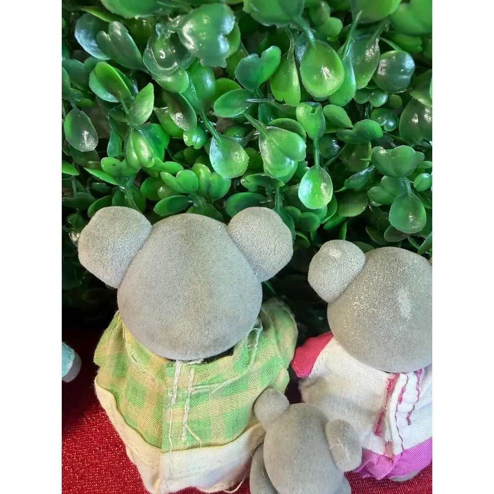 Lil Woodzeez Canberra Koala Family 4 Pack Flocked Gray Figures Outfits